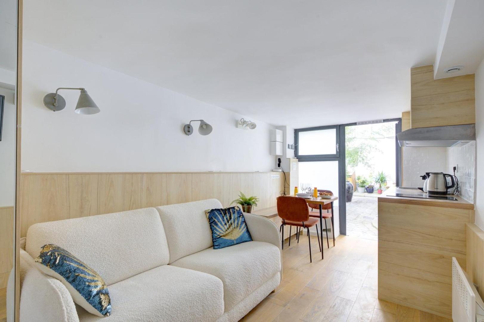 204 Coco - Superb In * Parijs